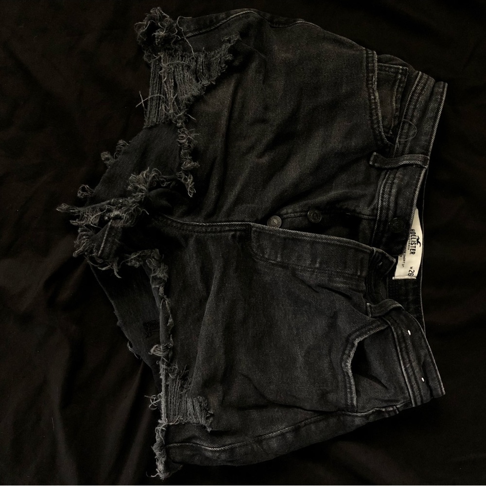 Hollister Curvy Ultra High-Rise Mom Short (W26)